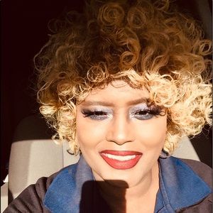 Meet your Posher, Deborah